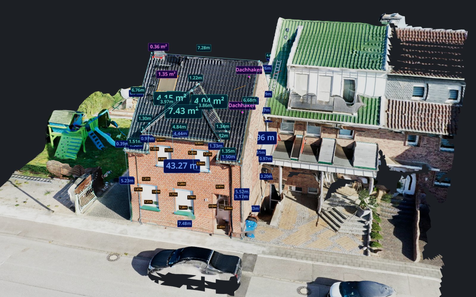 Per Drohne erfasstes 3D-Dachmodell im DrohnenGLB-Viewer mit eingezeichneten Flächen- und Streckenmessungen